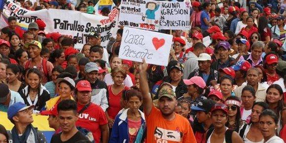 Venezolanos tomas las calles de Caracas en apoyo a la Revolución Bolivariana. Foto: AVN.